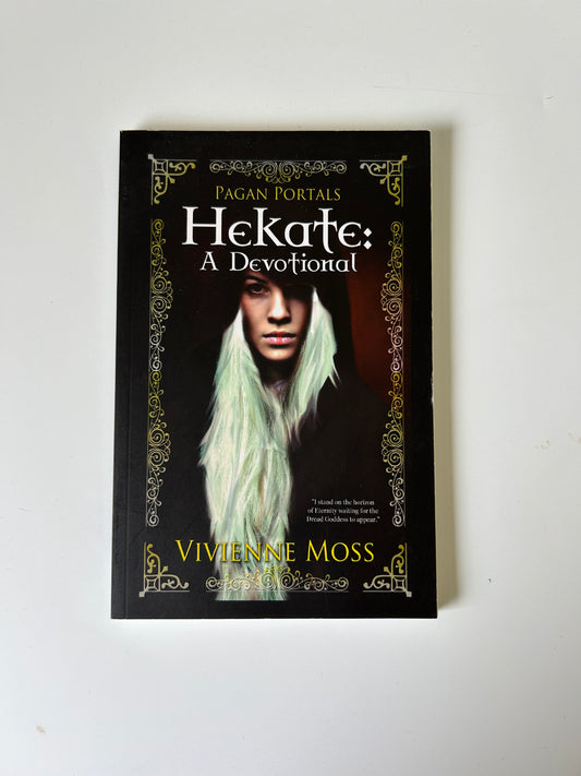 Hekate: A Devotional (Pagan Portals) - Vivienne Moss